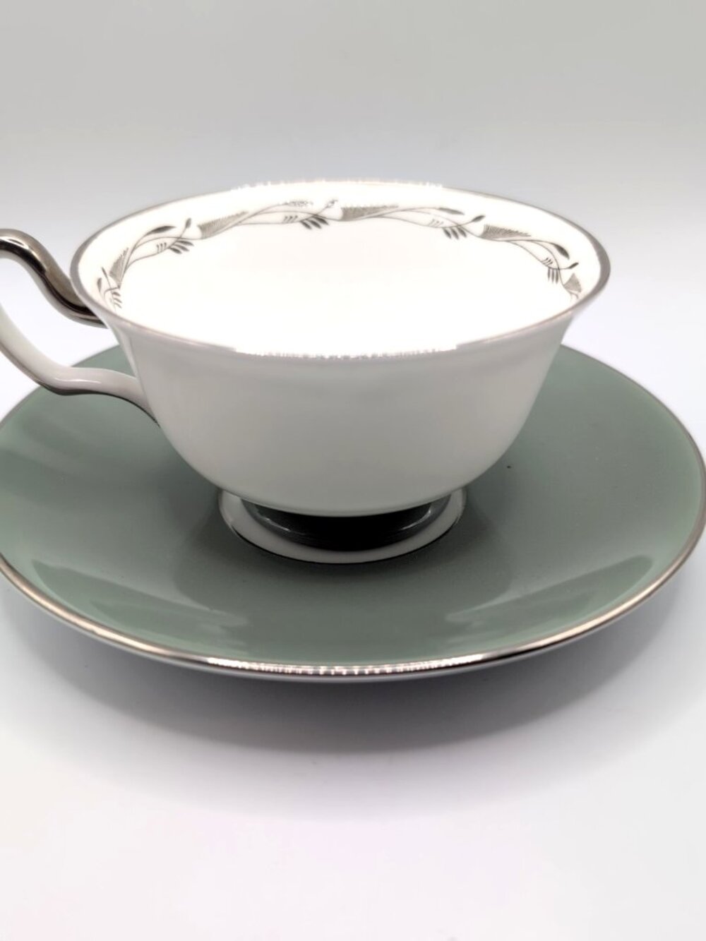 Vtg Wedgwood Halford W4267 Platinum Gild Footed Teacup and Saucer Set Bone China